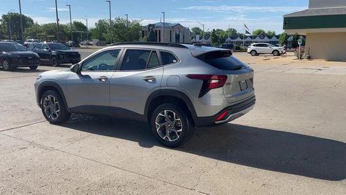 Sterling Gray Metallic 2024 Chevrolet Trax LT