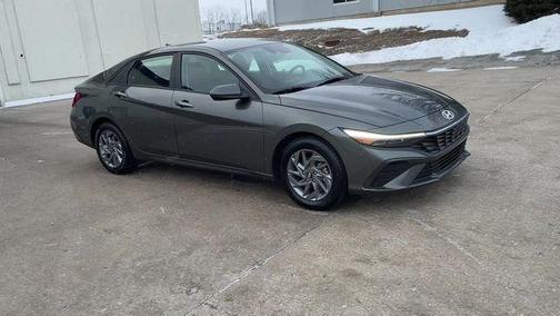 2024 Hyundai ELANTRA SEL