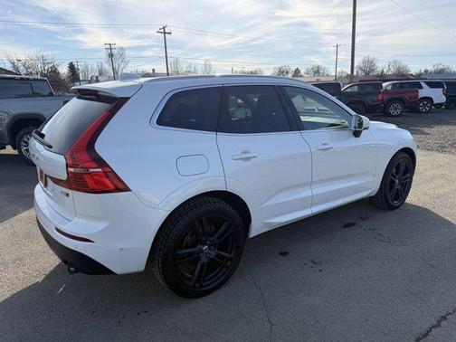 2018 Volvo XC60 T5 Momentum