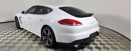 2015 Porsche Panamera 4