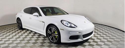 2015 Porsche Panamera 4