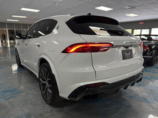 Bianco 2023 Maserati Grecale Trofeo