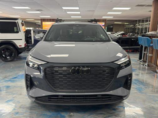 2022 Audi e-tron Premium Plus