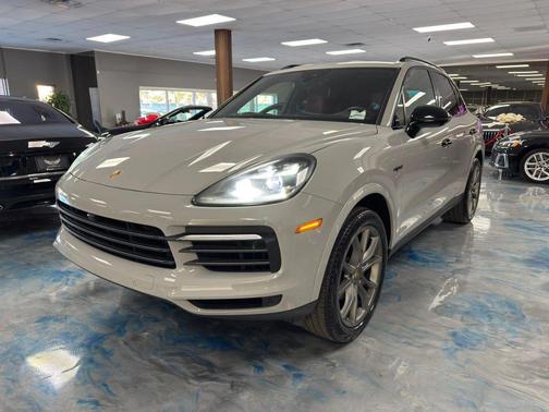 2022 Porsche Cayenne Cayenne E-Hybrid Platinum Edition