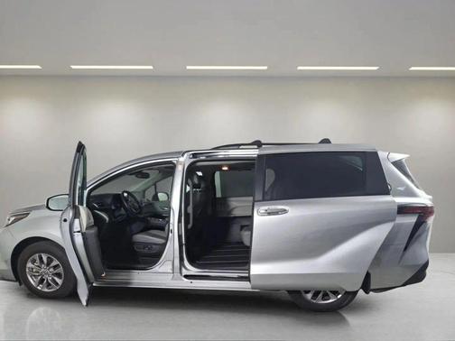 2022 Toyota Sienna XLE