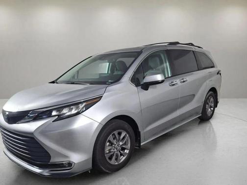 2022 Toyota Sienna XLE