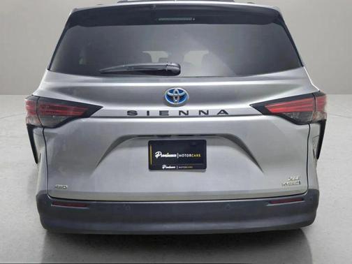 2022 Toyota Sienna XLE