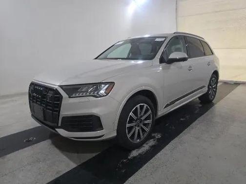 2023 Audi Q7 45 Premium Plus