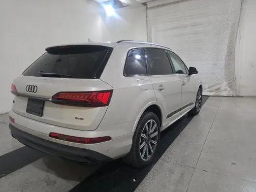 2023 Audi Q7 45 Premium Plus