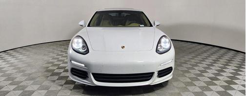 2015 Porsche Panamera 4