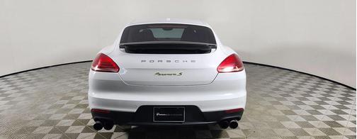 2015 Porsche Panamera 4