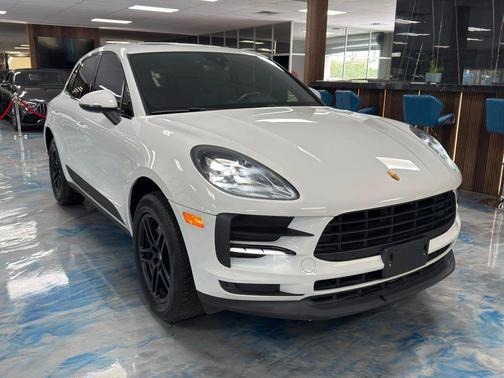 2021 Porsche Macan Sport Utility 4D