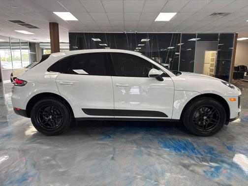 2021 Porsche Macan Sport Utility 4D