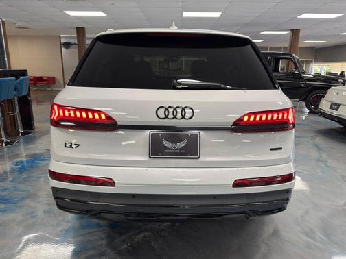 2022 Audi Q7 45 Premium