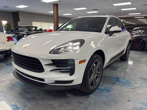 White 2021 Porsche Macan Macan Sport Edition
