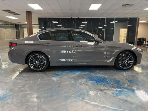 2022 BMW 530e Base