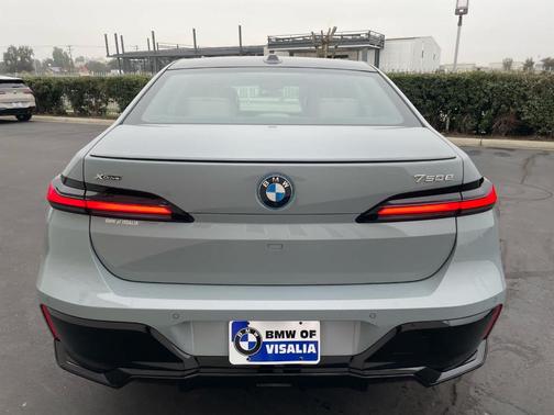 2026 BMW 750e xDrive