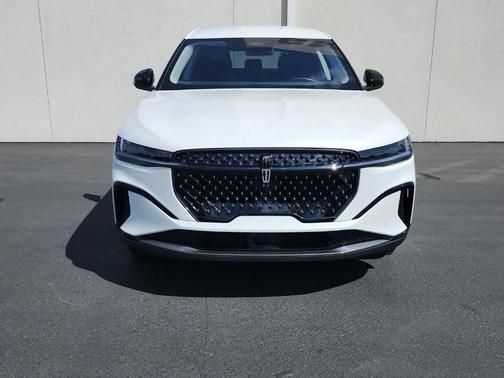 White Platinum Tri-Coat Metallic 2026 Lincoln Nautilus Premiere
