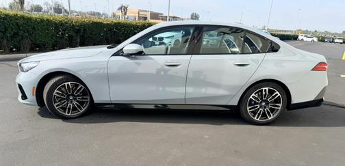 2026 BMW 530 i xDrive