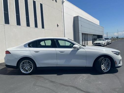 2024 BMW 530 i