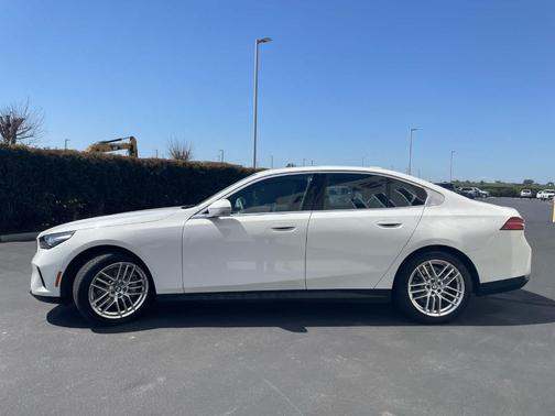 2024 BMW 530 i