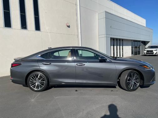 2025 Lexus ES 300h Base