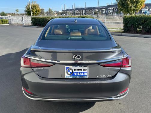 2025 Lexus ES 300h Base