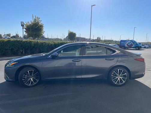 2025 Lexus ES 300h Base