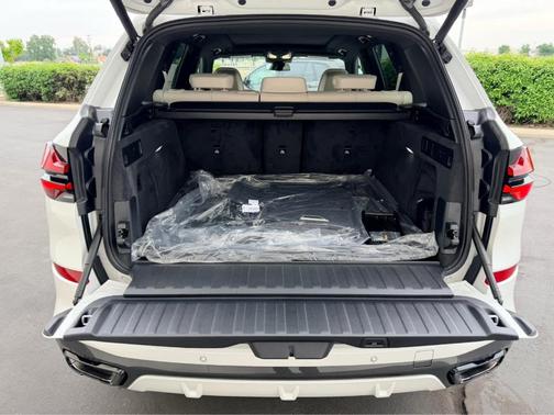 Mineral White Metallic 2026 BMW X5 xDrive40i