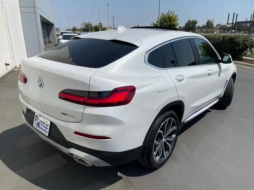 2025 BMW X4 xDrive30i
