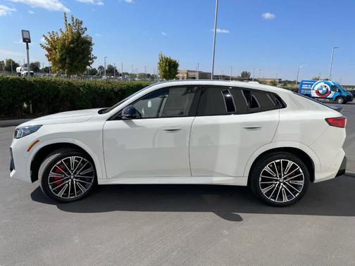 2025 BMW X2 xDrive28i