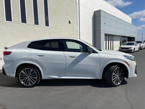 2025 BMW X2 xDrive28i
