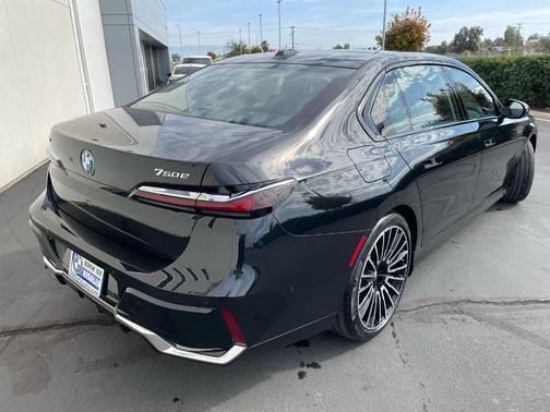 2026 BMW 750e xDrive