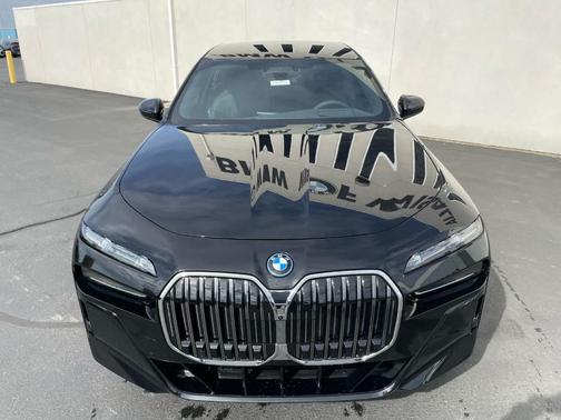 2026 BMW 750e xDrive