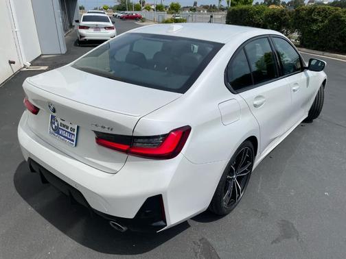 2024 BMW 330 i