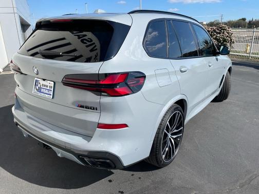 2025 BMW X5 M60i