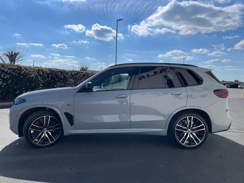 2025 BMW X5 M60i