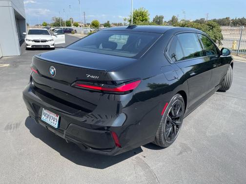2023 BMW 740 i