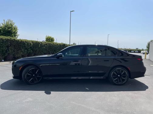 2023 BMW 740 i