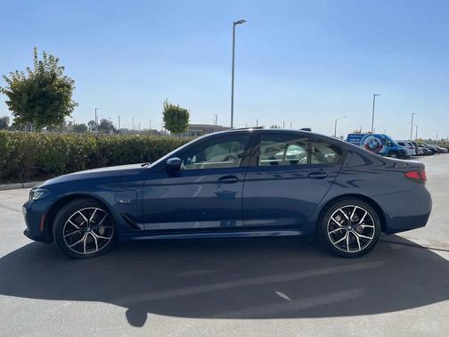 2022 BMW 530e 530e