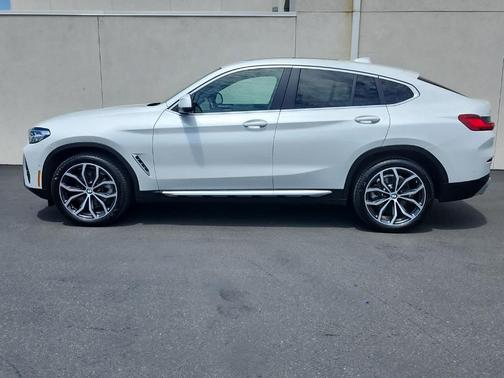 Mineral White Metallic 2025 BMW X4 xDrive30i