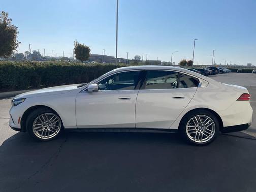 2025 BMW 530 i xDrive