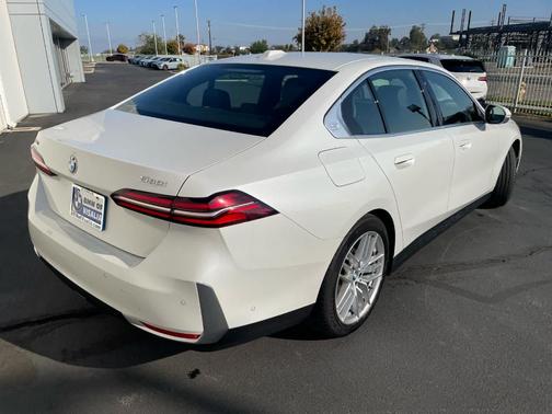 2025 BMW 530 i xDrive