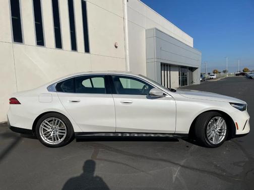 2025 BMW 530 i xDrive