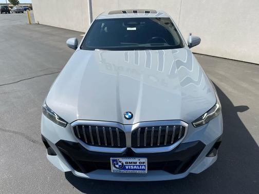 2025 BMW 530 i xDrive