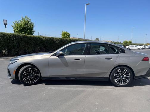 2024 BMW 530 i