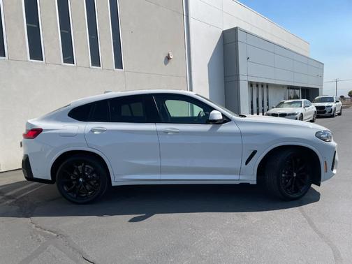 2023 BMW X4 xDrive30i