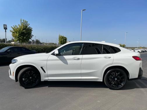 2023 BMW X4 xDrive30i