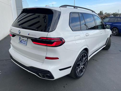 2025 BMW X7 M60i