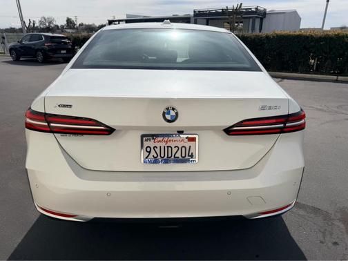 2025 BMW 530 i xDrive